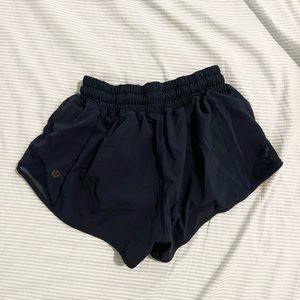 NAVY BLUE HOTTY HOT SHORTS LULULEMON size 2
